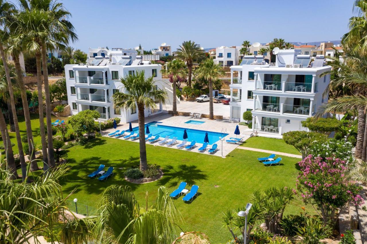 Rododafni Beach Apartments Paphos Exterior photo